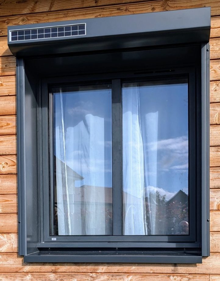 Volets roulants solaires lames aluminium anthracite