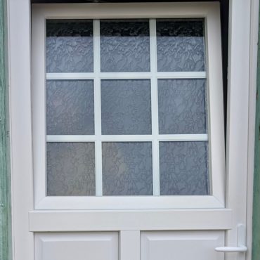 Porte PVC Campagnarde PAU Oscillo battant et petit Bois