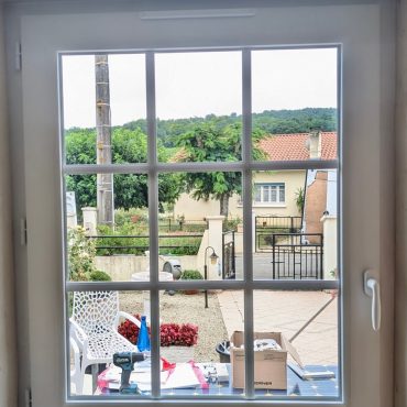 Fenetre PVC PAU Oscillo battant et petit Bois