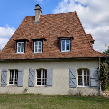 Fenêtres avec volets battants intérieurs à morlaas