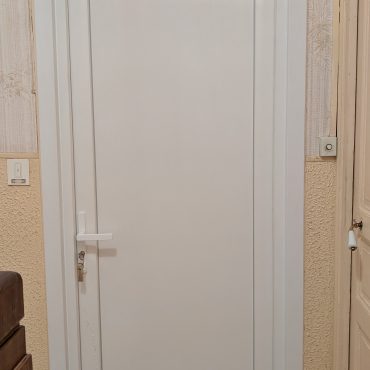 Porte palière PVC à pau vue intérieur